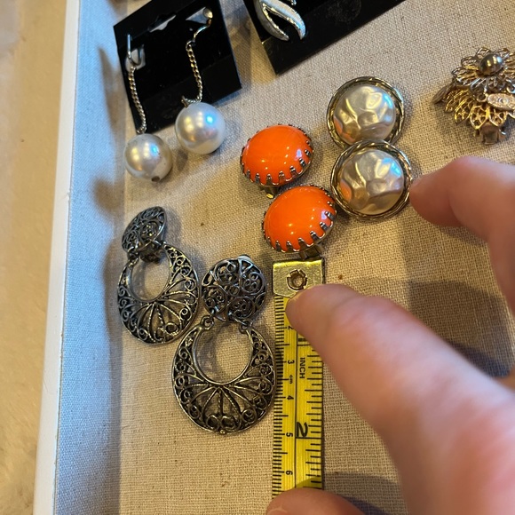 Lot of 16 pairs vintage clip-on earrings & screwbacks - Picture 8 of 11